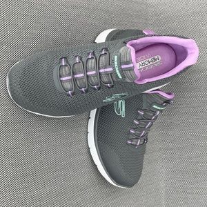 Sketchers Memory Foam Sneakers: Wide Fit